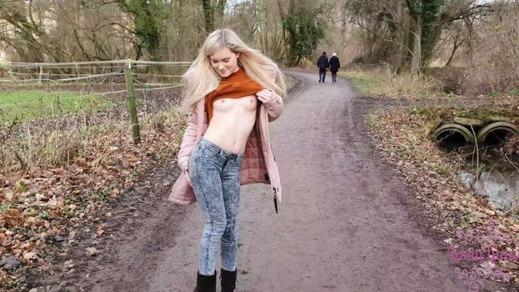 LovlyLuna - Cute German Girl Public Nude Walk