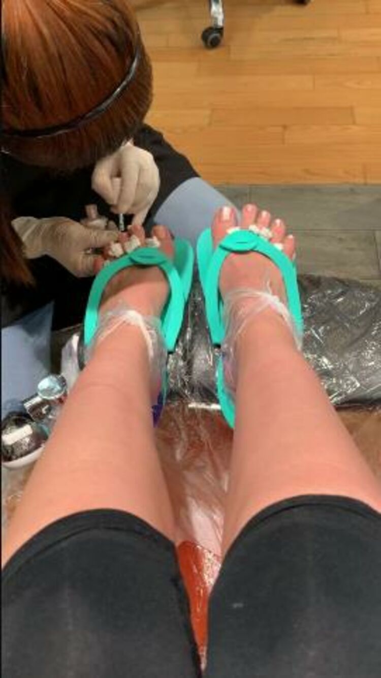 findomchristine 30-10-2019 Pretty pearly pedi Who s paying today