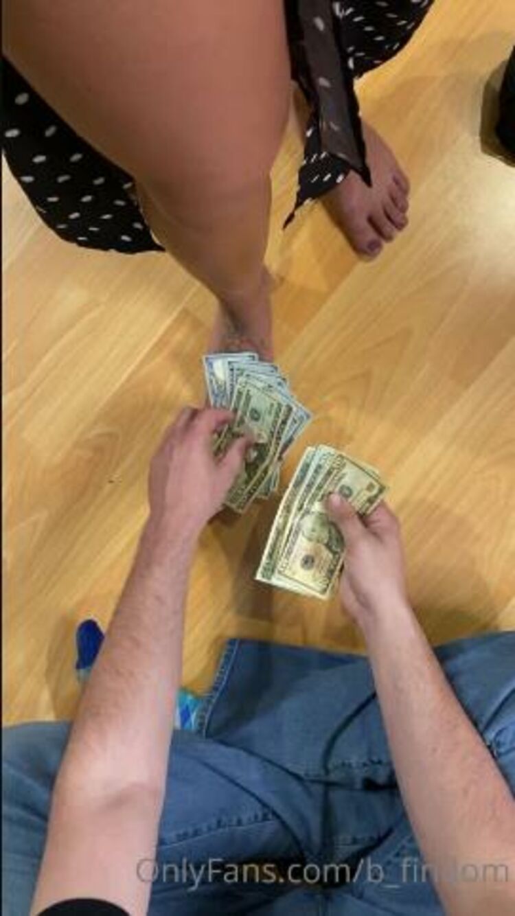 b findom 21-08-2020 Slaves putting money at my feet makes me happy…