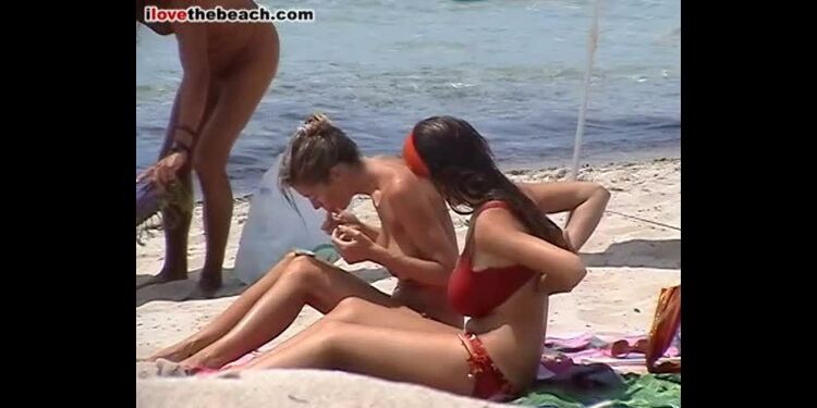 Nudist beach voyeur camera hunting for naked boobies