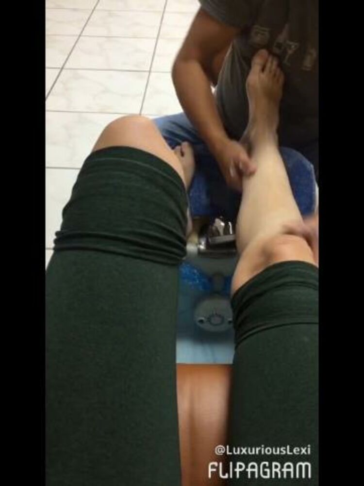 luxuriouslexi 31 10 2017 1189645 Vid Fresh Pedi How jealous are you that he gets