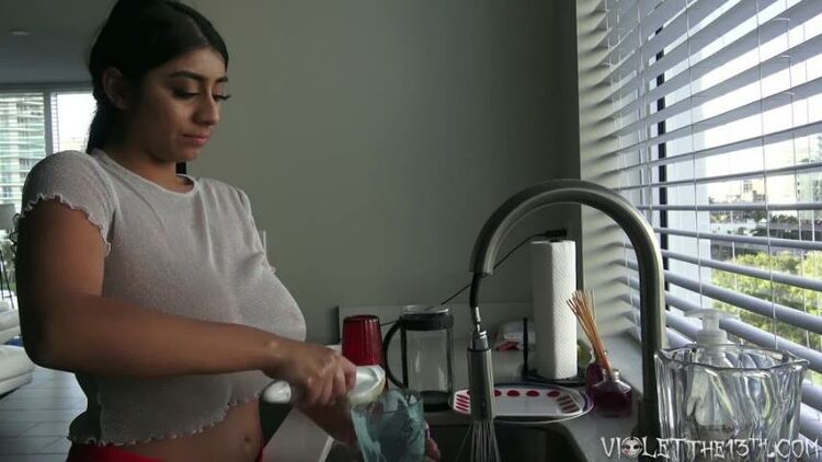 Violet Myers Sexy Dishwashing Vor T.