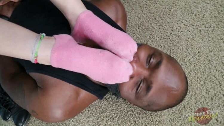 ExtremeToetalFootdom: Dacey Harlot - Smothering Your Nose With Sweatsoaked Socks And Toejam