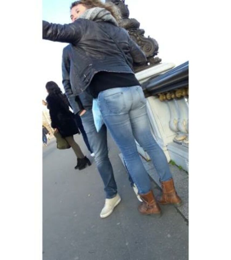 Spy cam ass in paris 608