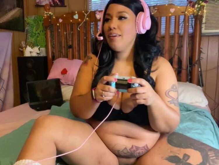 [MANYVIDS] - FATBLACKNERDY - Chubby Gamer Girl cums while playing COD (SiteRip – K2s)