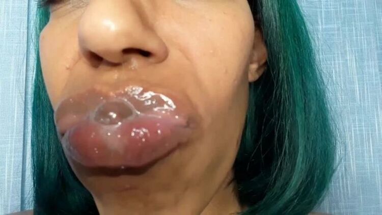 ManyVids - GoldenLace - Drooly lip sniff