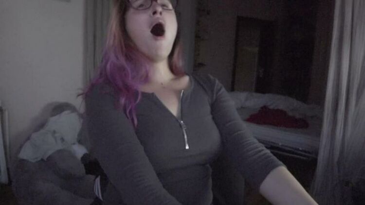 ManyVids - MarySweeeet - LATE NIGHT YAWNING 3