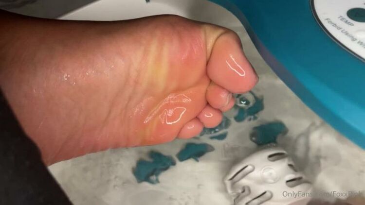 Onlyfans - Foxxpink - Feet Friday you get to see me soak my feet - 06-08-2021