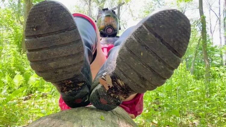 ManyVids - rubberfoxx - Rubber worship and outdoor pussy tease