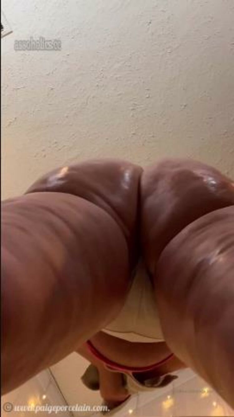 Paige_Porcelain Squirting