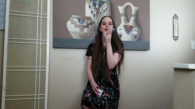 ManyVids - Katy Faery - Ganja Goddess Katy Talks Smoking