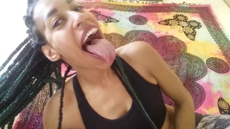 ManyVids - GoldenLace - My big mouth and juicy fat tongue