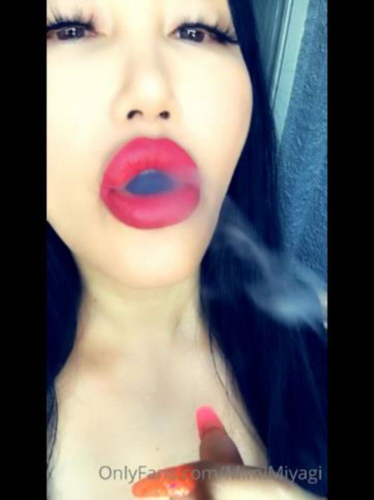 Onlyfans - Mimimiyagi - Smoking fetish fans - 18-06-2020