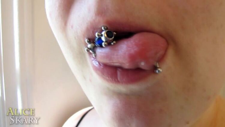 ManyVids - AliceSkary - Playing with my tongue jewelry