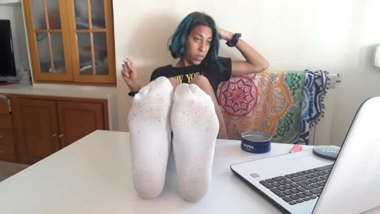 ManyVids - GoldenLace - Smoking in cheesy socks