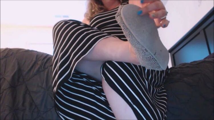 ManyVids - GoddessLisa_Lux - Sweaty Smelly TOMS