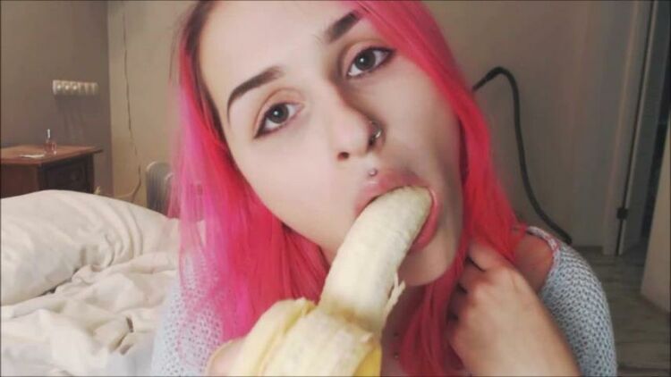 ManyVids - MarySweeeet - TEASING WITH BANANA 8