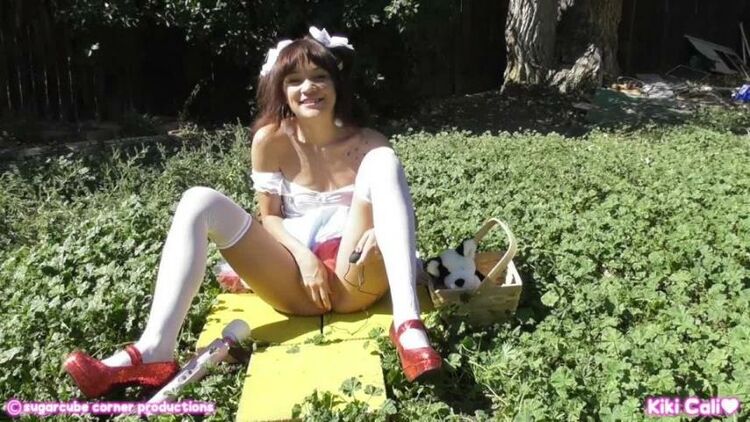 ManyVids - Kiki Cali - Squriting on the Yellow Brick Road