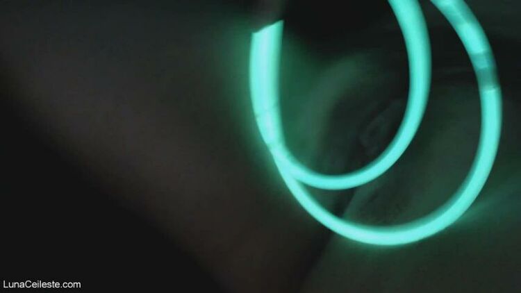 ManyVids - Booty4U - Naked Party Girl With Glow Sticks