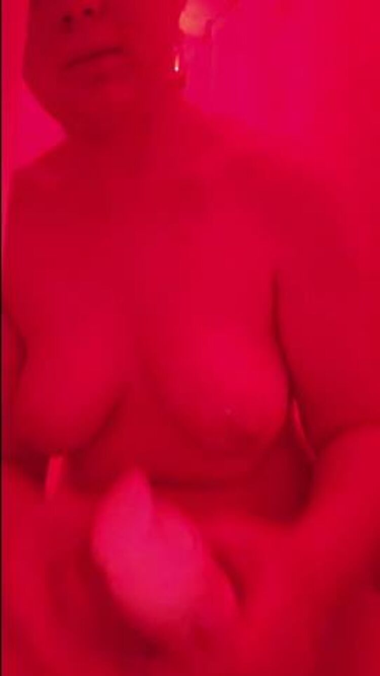 ManyVids - scarlett_drayce - Shower Video With Red Lights