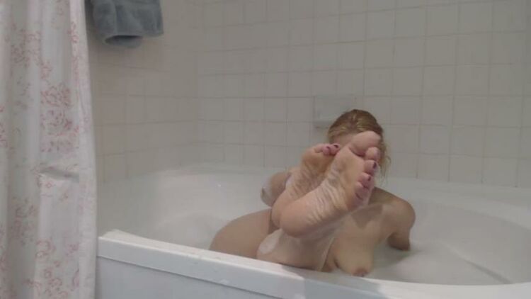 ManyVids - Nadia Layne Yoga - Feet in the Tub