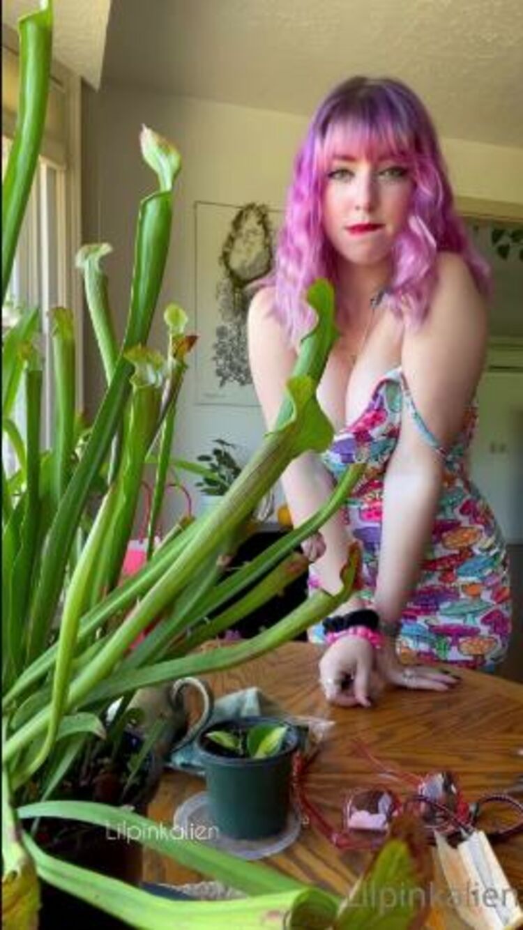 Onlyfans - Lilpinkalien - I love this one because this photos set was one of my favorites Ive taken and seeing me - 13-11-2021