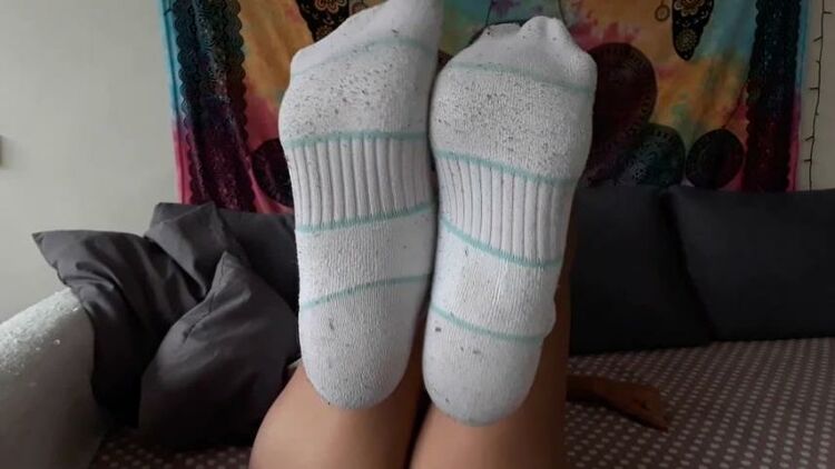 ManyVids - GoldenLace - Stinky sweaty sock JOI