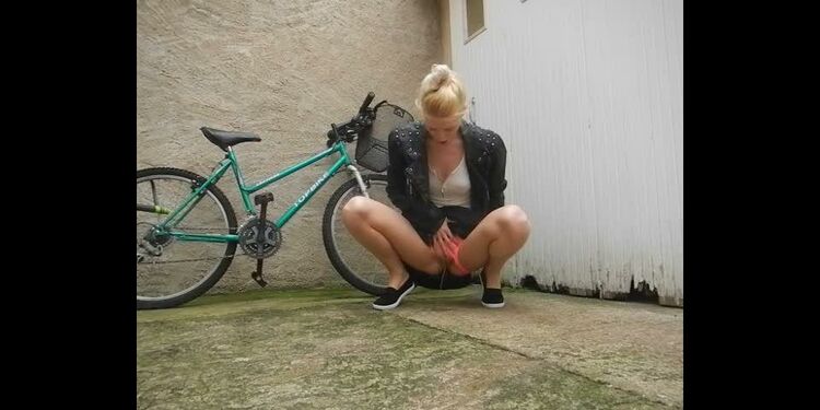 Onlyfans - Kimber_benton - BY THE BIKE SHED WEARING BLACK SKIRT AND LEATHER JACKET WITH NO PANTIES WS OUTSIDE MOVIE - 24-04-2017