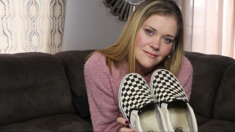 ManyVids - GoddessLisa_Lux - Shoe Slurping Good Boy