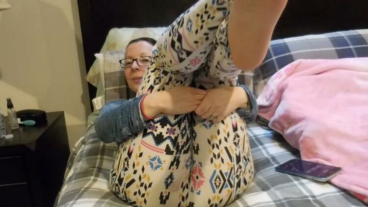 ManyVids - MelanieSweets - JOI and foot fetish