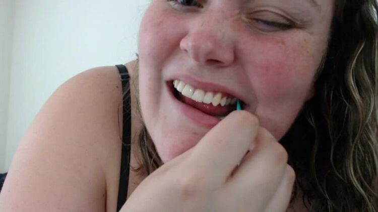 ManyVids - GoddessLisa_Lux - Flossing my perfect teeth