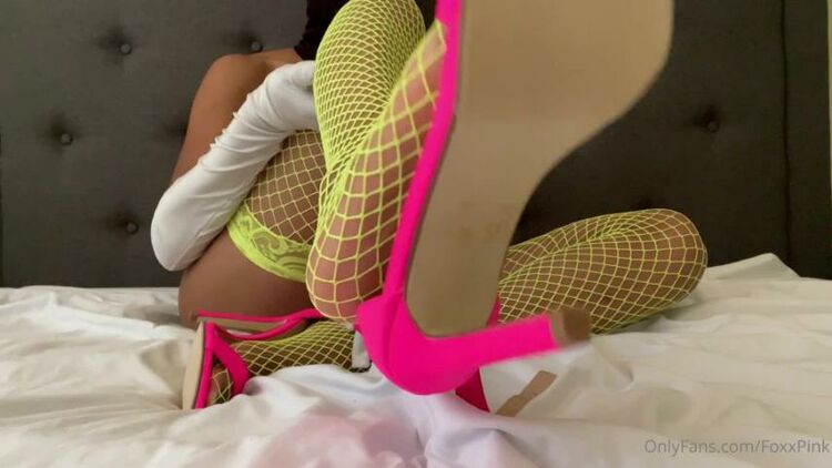 Onlyfans - Foxxpink - Who likes fishnets who wants to take them off of me - 10-10-2021