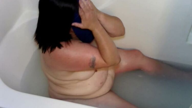 ManyVids - SexyNEBBW - Sexy BBW Takes a Bath