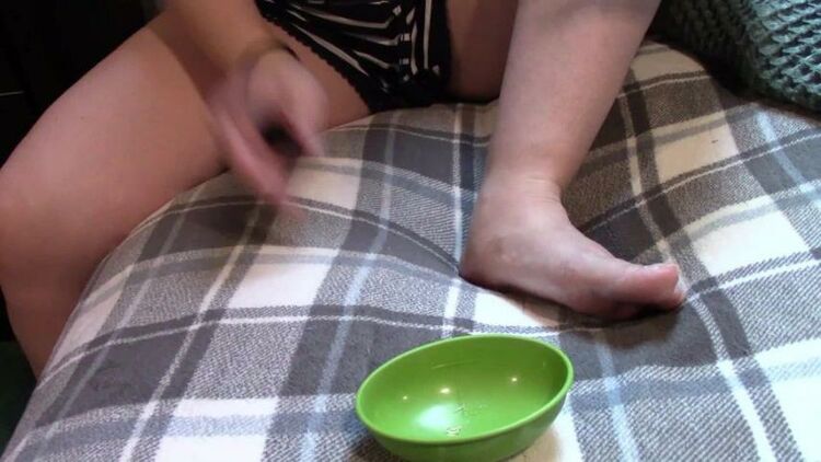 ManyVids - MelanieSweets - Foot humiliation dinner