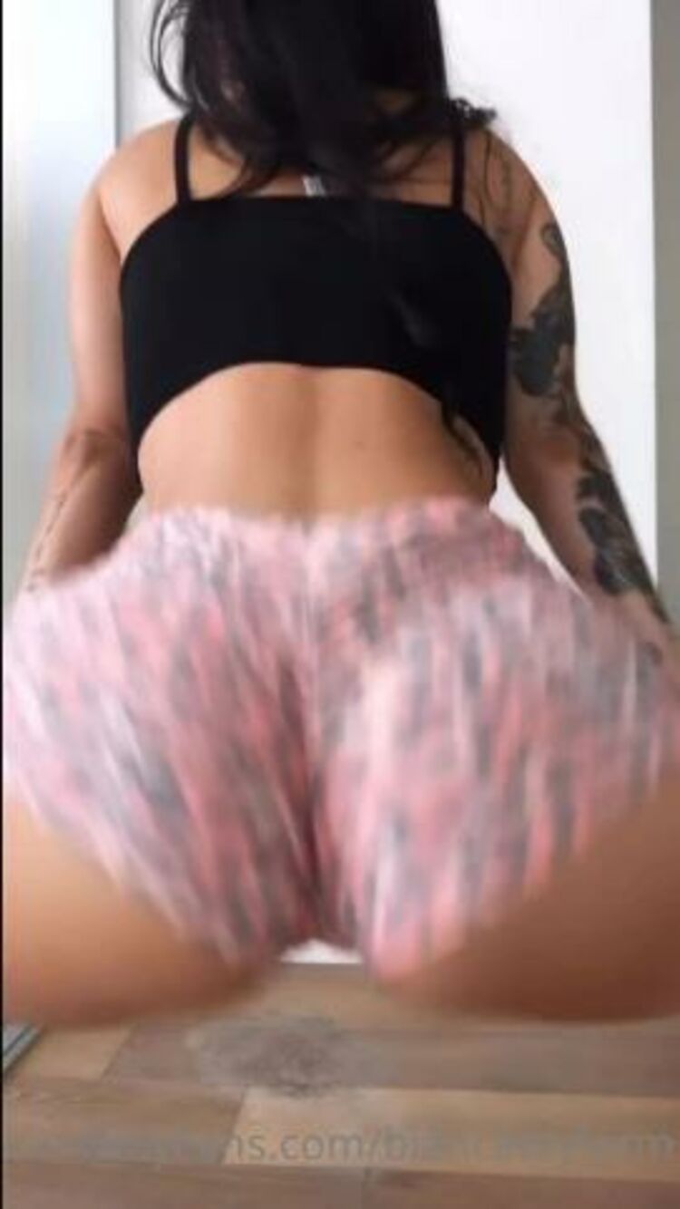 Onlyfans - Biancataylorm - a lil twerk to start your week Sending you juicy a video to your inbox soon - 02-06-2020