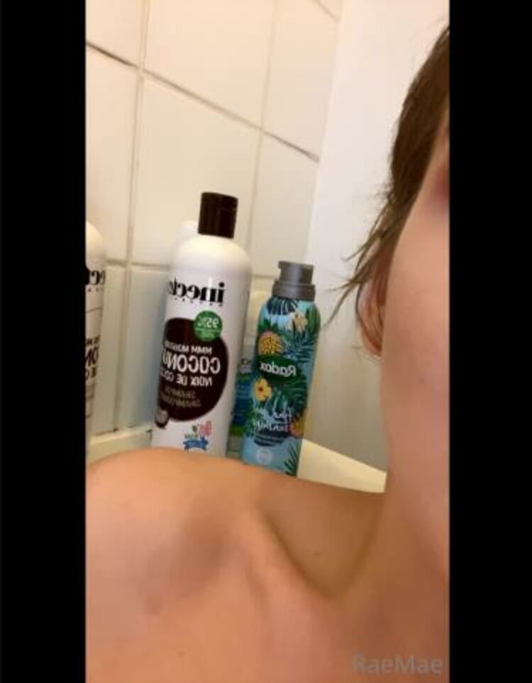 Onlyfans - Raemae - Is there any doctors on here I might have a bit of finger nail in my vagina - 26-01-2021