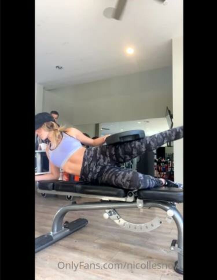 Onlyfans - Nicollesnow - Glute activation - 13-10-2020