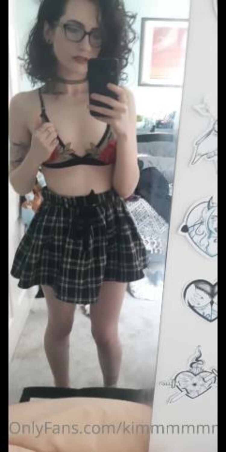 Onlyfans - Kimmmmmmm - Do you like my outfit - 26-05-2021