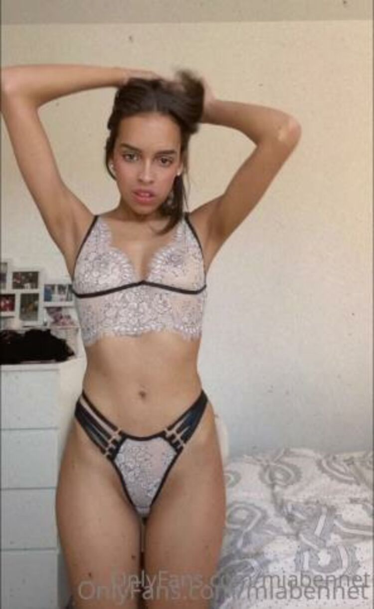 Onlyfans - Yourprincessmia - Do you like lingerie Do you like to see how I masturbate with lingerie or nak - 17-06-2021