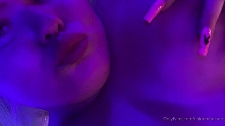 Onlyfans - Chloemadison - I love playing with my pussy in the tanning bed - 03-09-2021