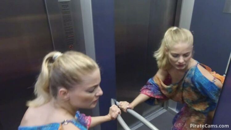 ManyVids Webcams Video – Girl Cayenne – BBCounds my Pussy in elevator Public