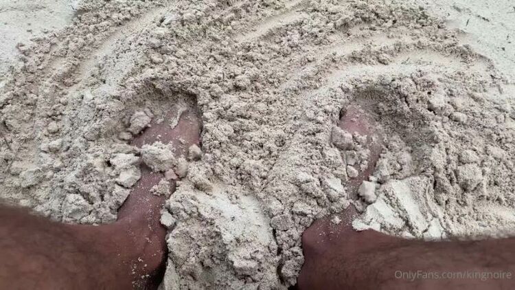 Onlyfans - Kingnoire - I love the feeling of my feet in the sand Inbox me for more foot fetish scenes - 20-05-2020