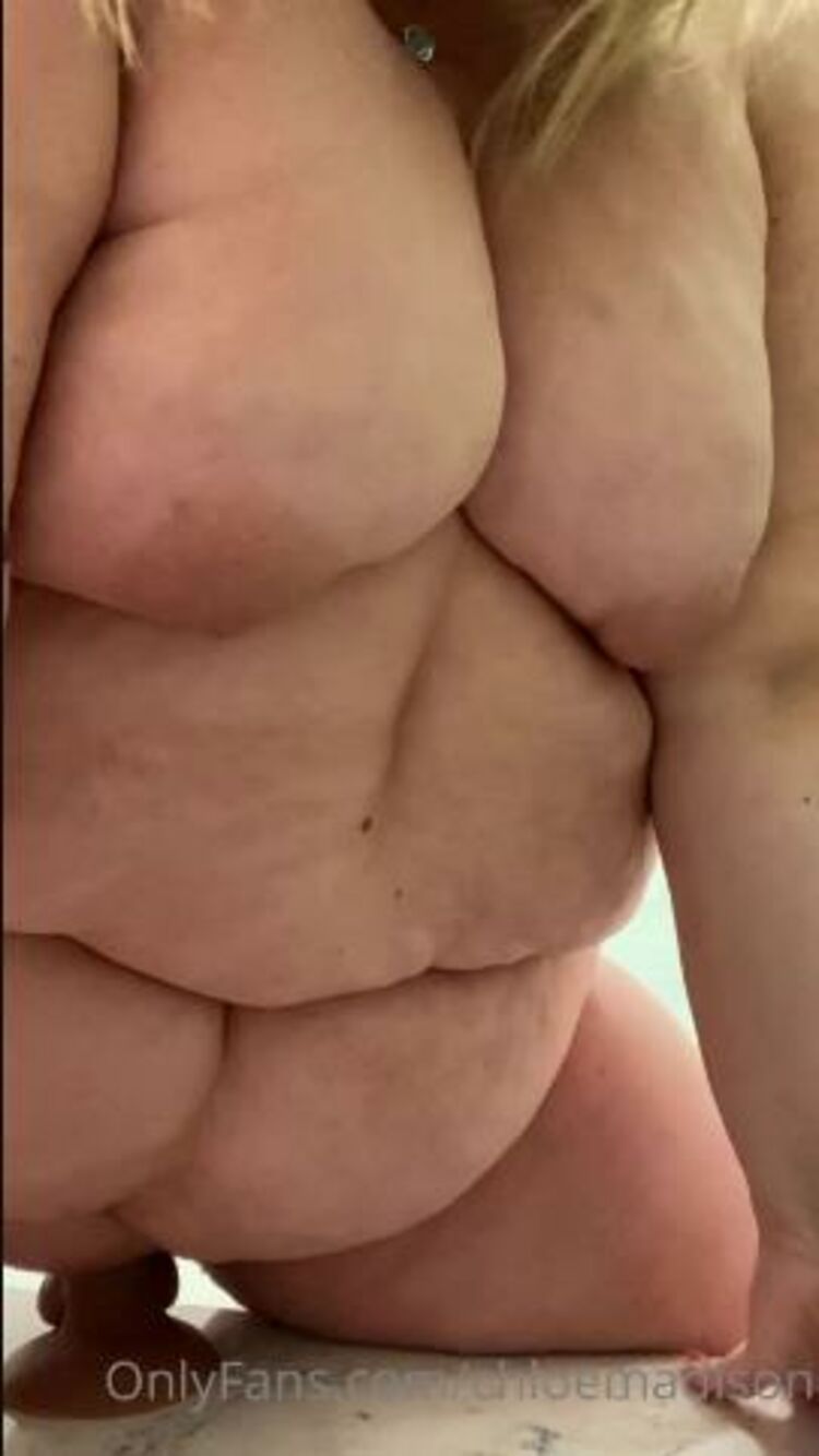 Onlyfans - Chloemadison - Watch me ride this fat dildo in the shower - 11-07-2020