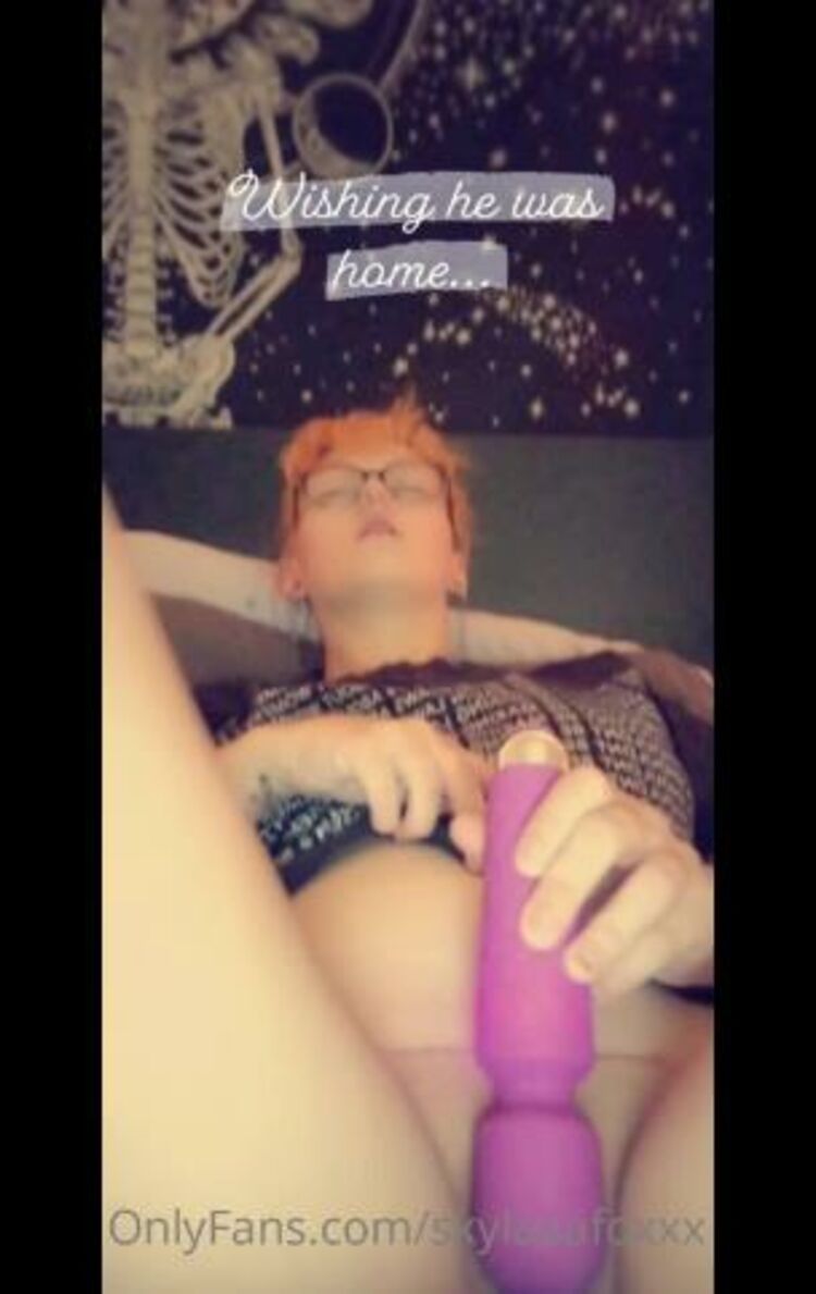 Onlyfans - Skylaaafoxxx - Wishing he was home - 17-09-2021