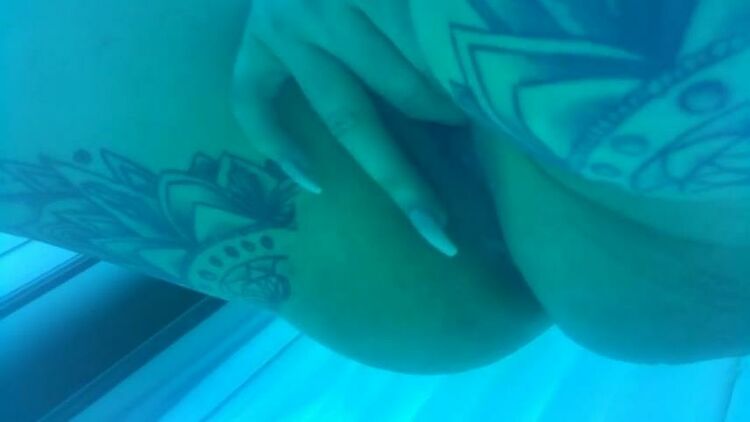 Onlyfans - Katiegee032 - Some naughty fun in the sunbeds - 17-07-2018