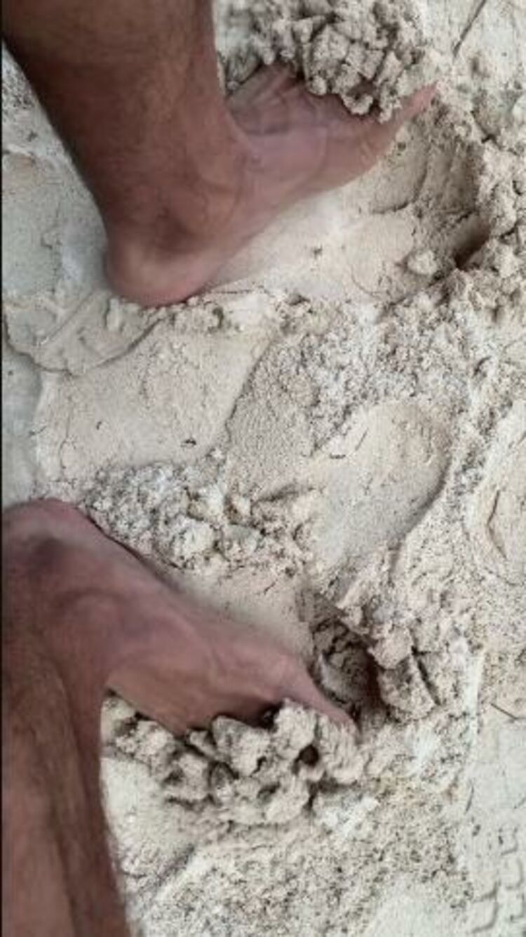 Onlyfans - Kingnoire - Foot play in the sand  Full  minute video available in Onlyfans DM - 08-01-2019