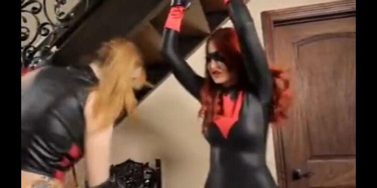 Batwoman vs Harley