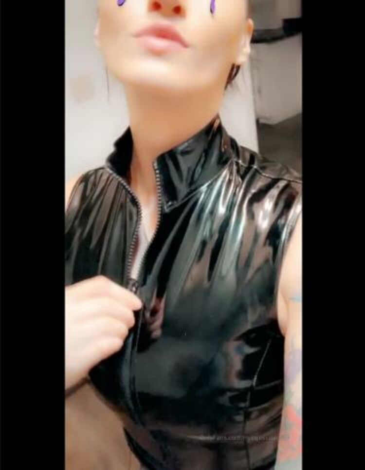 Onlyfans - Solocontent - Latex served  Need more latex - 31-03-2020