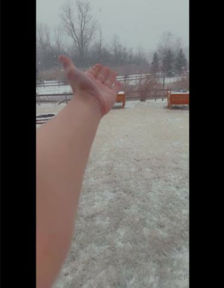 Onlyfans - Novahharper - Guys its a Real Snow For the first time since Im back in Michigan So excited - 26-01-2021