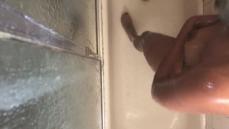 Onlyfans - Itslotuslain - Vouyer video view of my morning shower - 15-11-2018